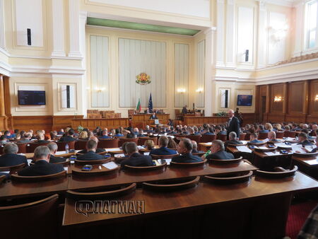 Парламентът започна дебата за предоставяне на военна помощ за Украйна