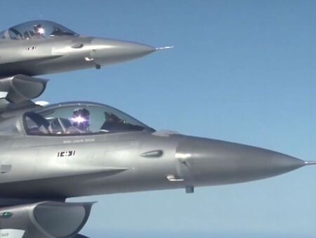 Парламентът решава за осемте самолета F-16