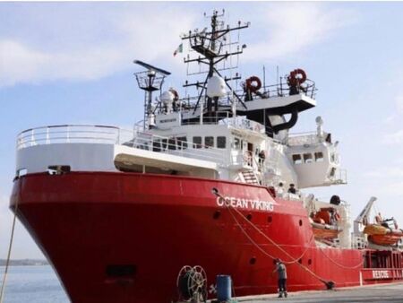 Три хуманитарни кораба с 1000 мигранти не могат да разтоварят