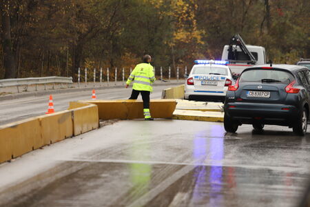 Дипломатически автомобил катастрофира в София, шофьорът е отказал проба за алкохол и дрога