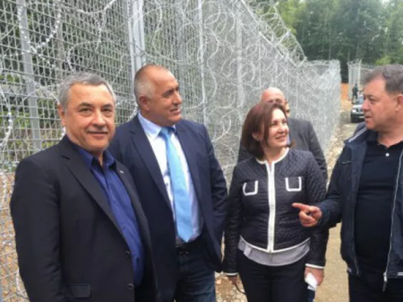 Валери Симеонов: До април 2021 г. граничната ограда спираше мигрантите, после я занемариха