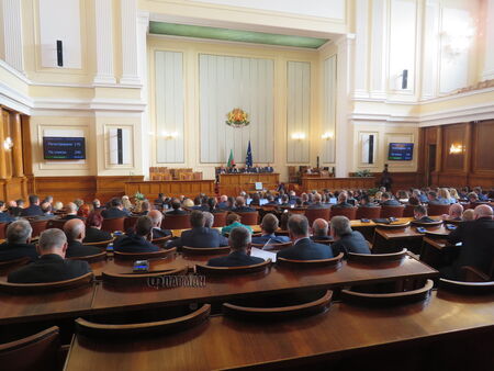 С изслушване на служебния вътрешен министър Иван Демерджиев стартира днешното