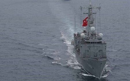 Турски риболовен кораб се удари в мина край Инеада