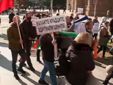 Центърът на София под транспортна блокада, синдикатите настояват да бъдат