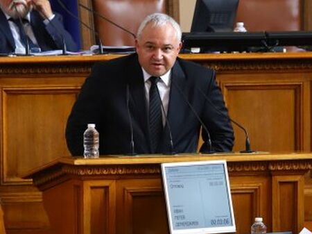 Демерджиев: Ще направим всичко възможно да не местим украинските деца, които ходят на училище