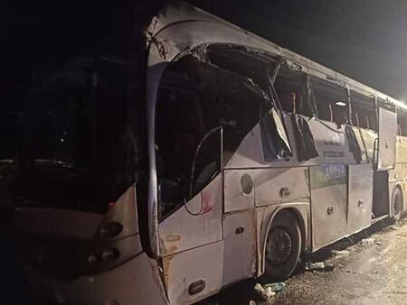 19 загинаха в автобус в Египет, падайки в канал