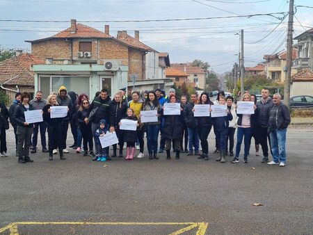 Протестиращите твърдят че демонстрацията няма политическа украса Десетки жители на