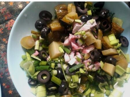 Рецепта за рибена салата с кисели краставички