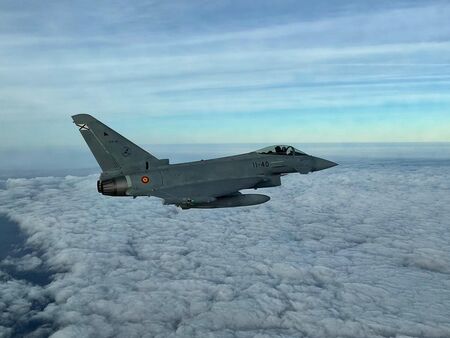 Испанските военновъздушни сили изпълняват дневни опознавателни полети във въздушното пространство