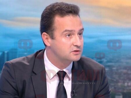 Жечо Станков: Ако желаещите саниране се наредят на опашка, ще стигнат от парламента до Бургас