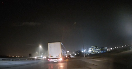 Тир избута от пътя кола на бул. "Ботевградско шосе" и избяга (ВИДЕО)