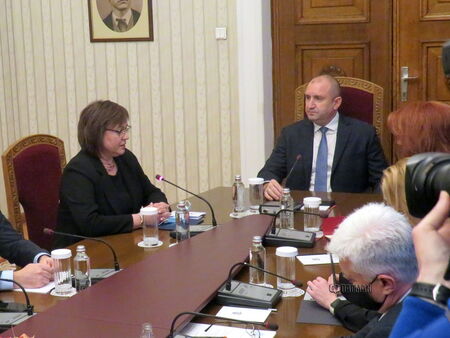 Президентът Румен Радев провежда консултации с парламентарната група на БСП