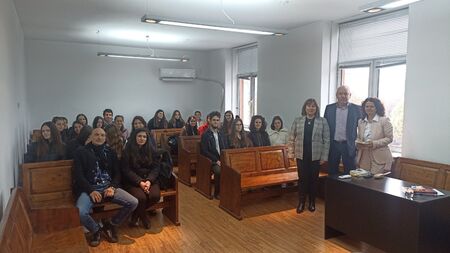 Ученици се запознаха с работата на прокурора на среща с държавни обвинители в Сливен