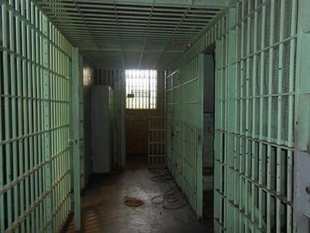 Затворник иска 50 бона от държавата – килията му причинила стрес и обида