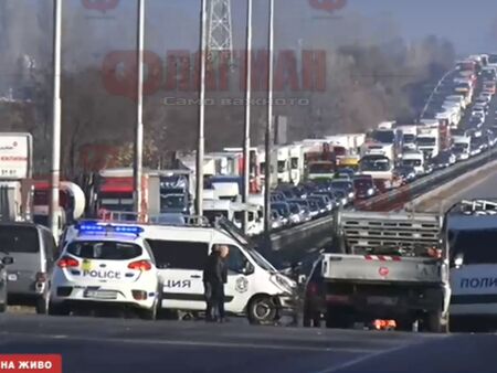  Той е с тежка черепно-мозъчна травма и с опасност за