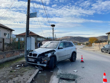 Джип блъсна дете край автобусна спирка