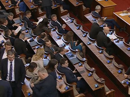 Депутатите се събират за първо пленарно заседание за седмицата Началото