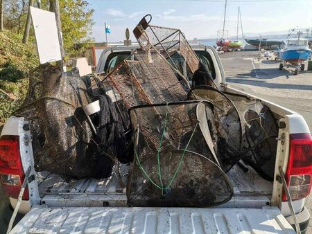 Инспектори на ИАРА иззеха незаконни тралиращи средства за улов на раци край Приморско