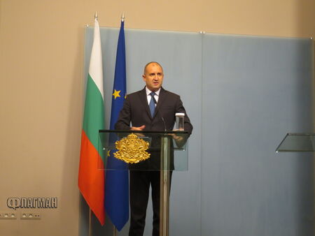 Президентът Румен Радев не приема подадената оставка от главния секретар