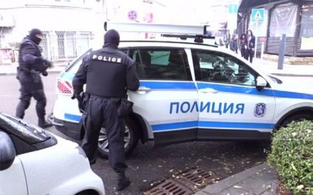 Арестуваха сливенски наркодилъри зад завод "Хемус" в Бургас