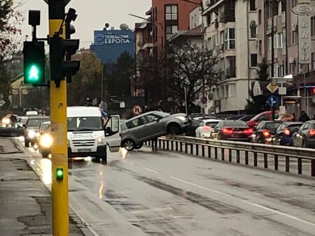 Какво прави този шофьор на „Симеоновско шосе“