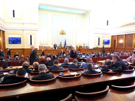 Най-безсмисленото заседание на парламента