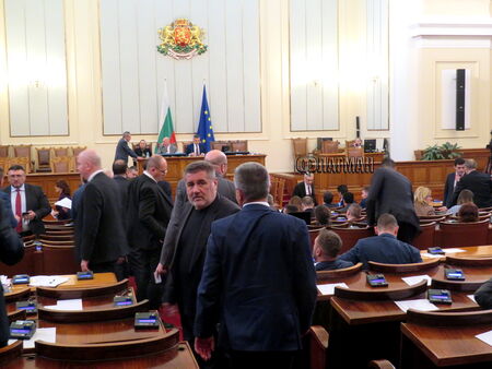 Поправката влиза в сила от местните избори през есента на