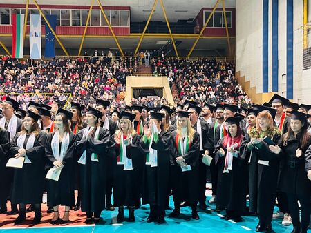 Стотици абсолвенти от Университет „Проф. д-р Асен Златаров“ в Бургас получиха своите дипломи