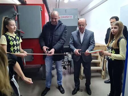 СУ „Н. Й. Вапцаров“ в Приморско се сдоби с уникална система за отопление, кметът д-р Германов го откри