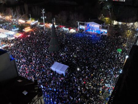 Уникално! Над 15 хил. се събраха на площад Тройката за празника на Бургас (ВИДЕО)