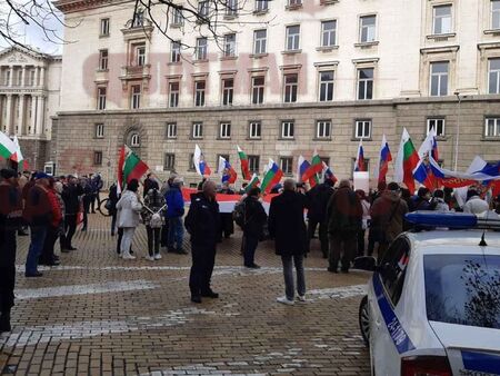 Забраниха антивоенен митинг, общински съветници намекват за готвен преврат