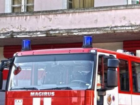 Жена загина при пожар в Нова Загора, синът ѝ успял да се спаси