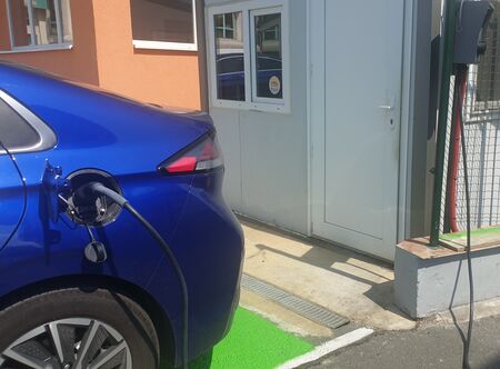10 нови зарядни централи за електромобили ще има в Бургас