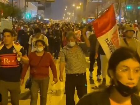 В разгара на политическата криза много демонстранти настояват за освобождаването