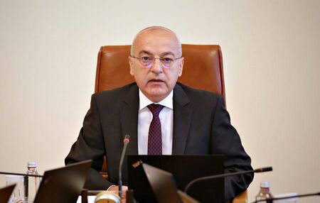 Служебният премиер се самоиронизира: Вече си представях заглавията – „Гълъб отлетя от МС“