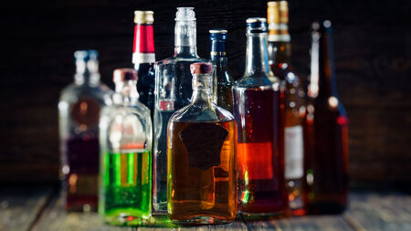 Десетки индийци са починали от фалшив алкохол