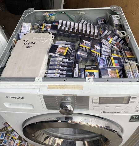 Варненските митничари намериха над 5000 кутии с цигари, скрити в перални машини