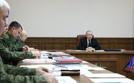 Путин проверява Генщаба защо се затяга войната