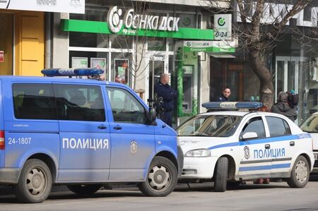 Мъж разби и опита да обере банка в Сливен