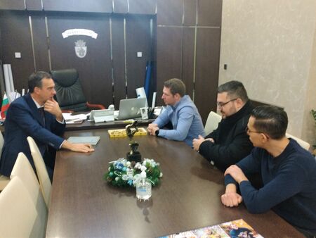 Младите лекари на Бургас учредиха своя организация, кметът Димитър Николов им обеща подкрепа