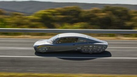 Соларен автомобил измина с едно зареждане 1000 км за рекордно време