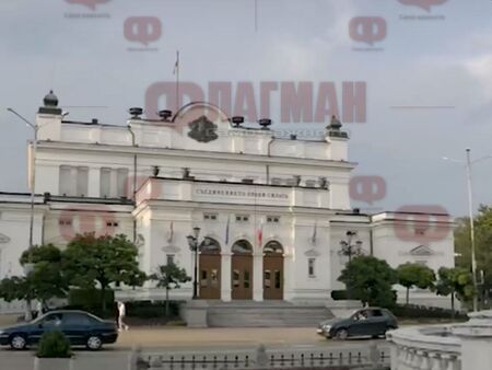 Депутатите гледат закон за поевтиняване на горивата