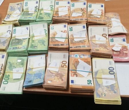 Турчин скри валута за близо 100 000 лева в автомобилна аптечка, хванаха го на Лесово