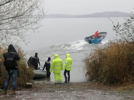 Извънредно! Изплува трупът на един от изчезналите рибари в езерото Мандра