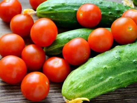 Хиновски: Идва поскъпване на доматите и краставиците