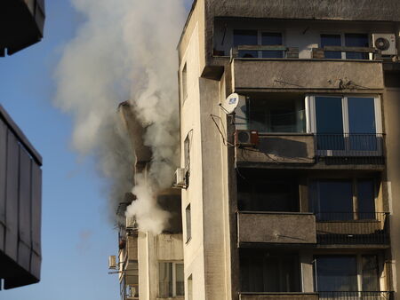 Пожар лумна в жилищна сграда в "Лозенец"