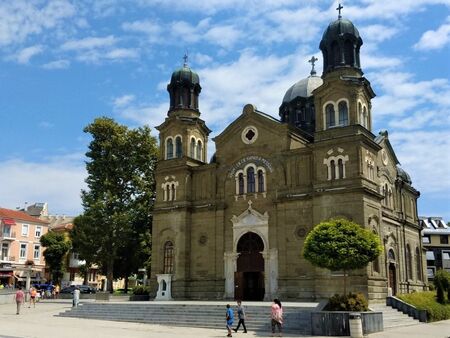 Златни кубета за най-големия храм в Югоизточна България