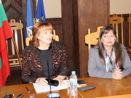 Ще се кандидатира ли за кмет на Бургас областният управител проф. Мария Нейкова