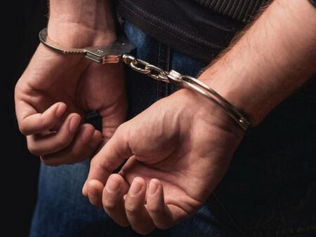 Арестуваха граничар от Бургас, участвал в канал за крадени коли