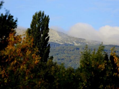 Слънчево и топло ще е днес, температурите до 12° в Бургас